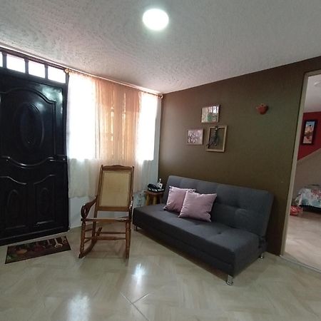 Apartamento Familiar Apartment บูการามังกา ภายนอก รูปภาพ