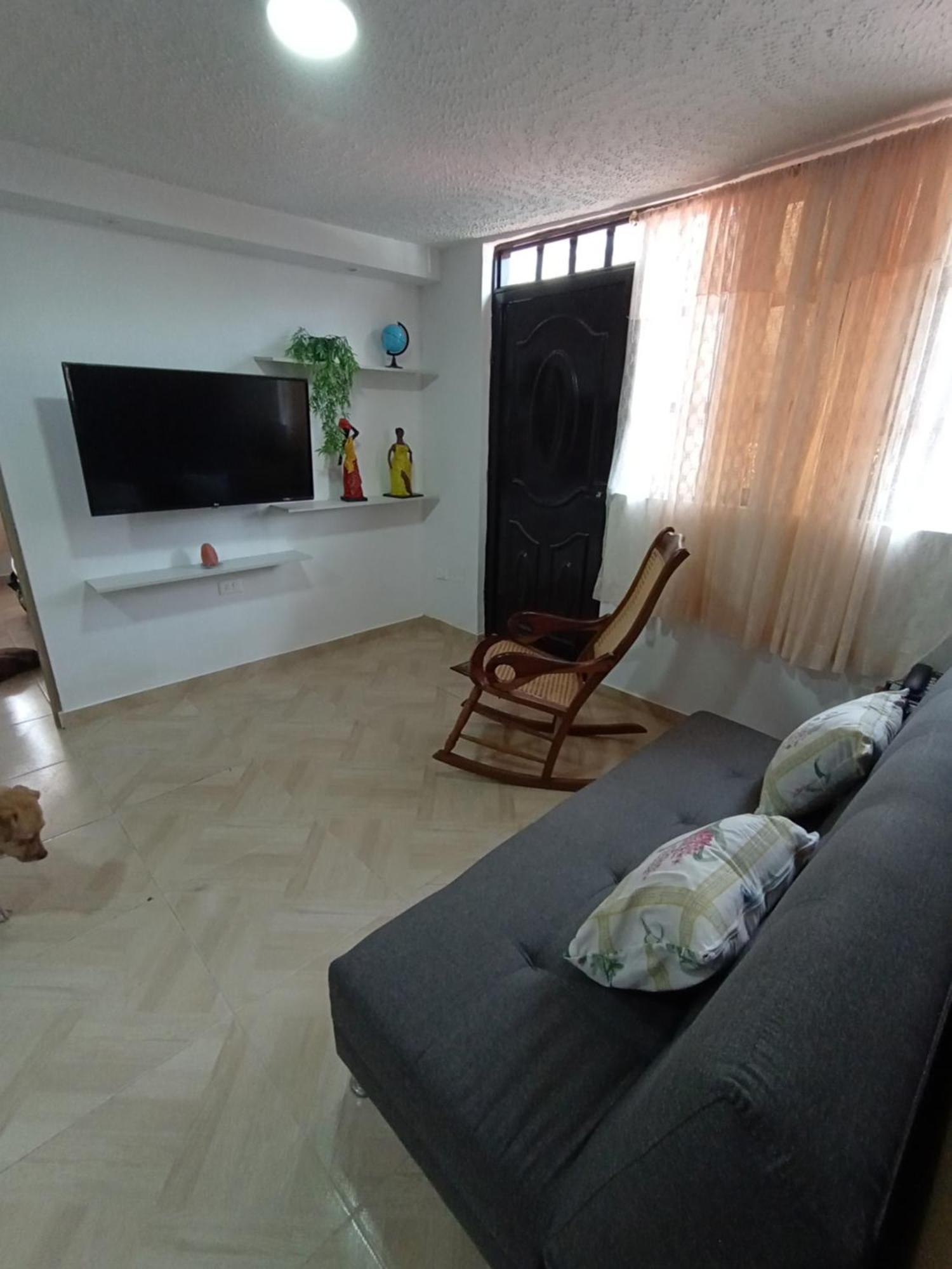 Apartamento Familiar Apartment บูการามังกา ภายนอก รูปภาพ